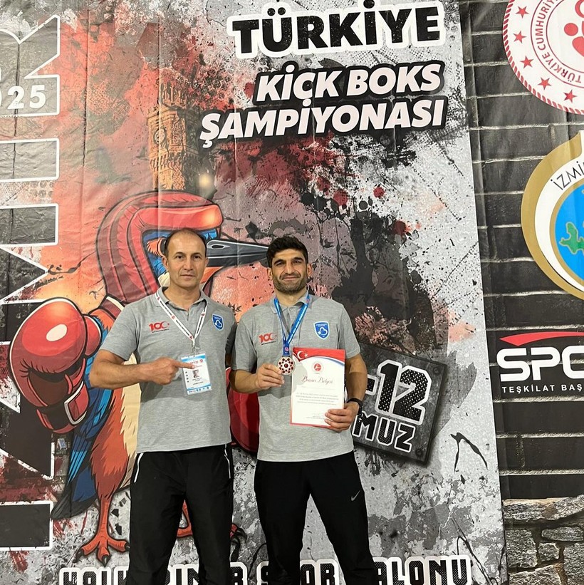 Balıkesir BŞB’li Sporcudan Kick Boks’ta Gümüş Madalya 