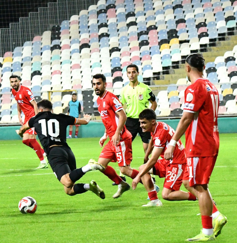 26 Ekim Balıkesirspor 2-2 İzmir Çoruhlu Maç Sonucu - Resim: 5