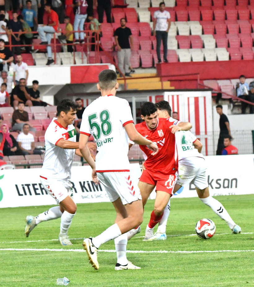 Balıkesirspor Kupaya Veda Etti: 2-1 Yalova FK Galip - 2. resim
