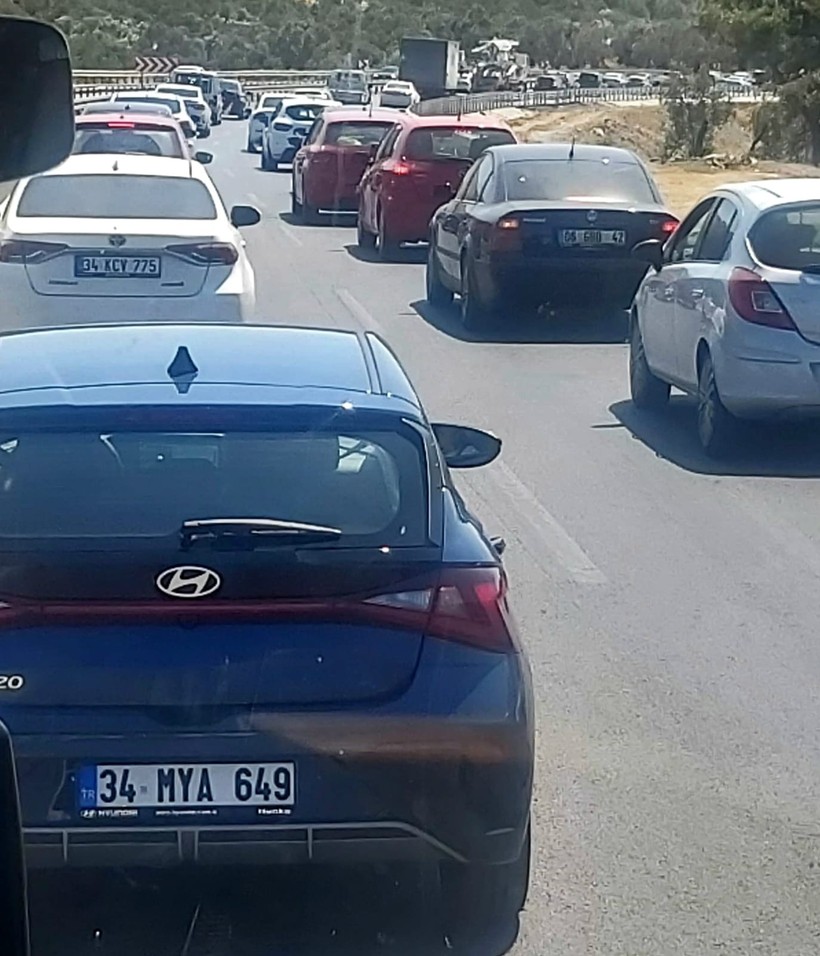  Burhaniye-Gömeç Arası Trafik Durma Noktasına Geldi