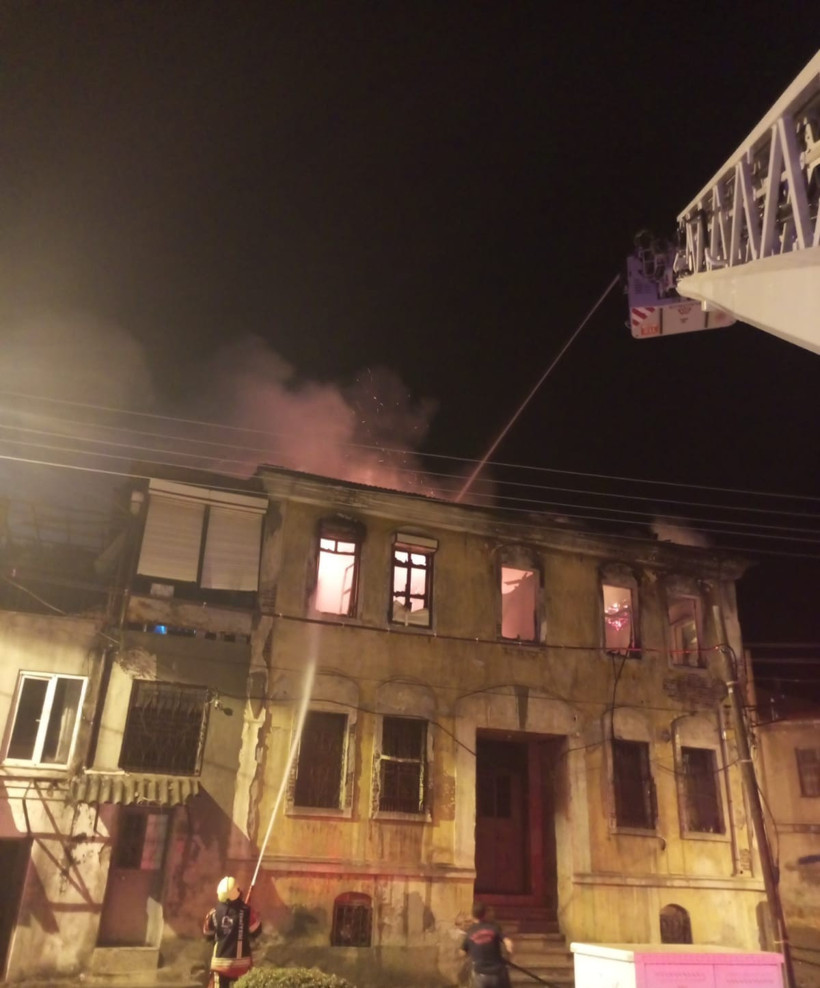 Edremit’te Tarih Alevlere Teslim Oldu 