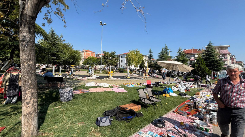 Balıkesir’de Bit Pazarı Parka Taştı