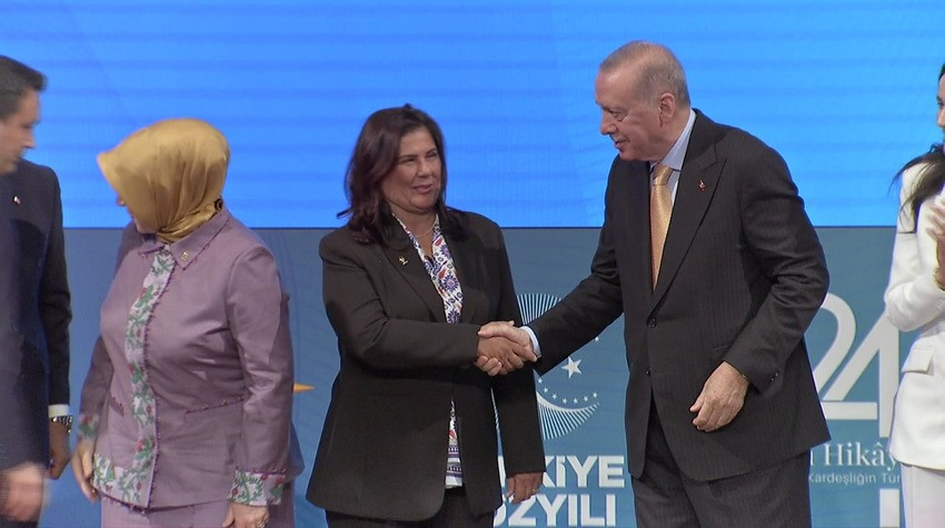 AK Parti'ye Geçen Özlem Çerçioğlu'ndan İlk Açıklama