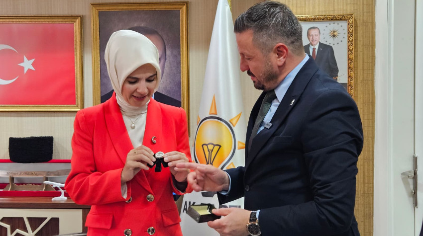 Avrupa’nın İlk Başörtülü Milletvekili Bakan Göktaş AK Parti İl Başkanlığında