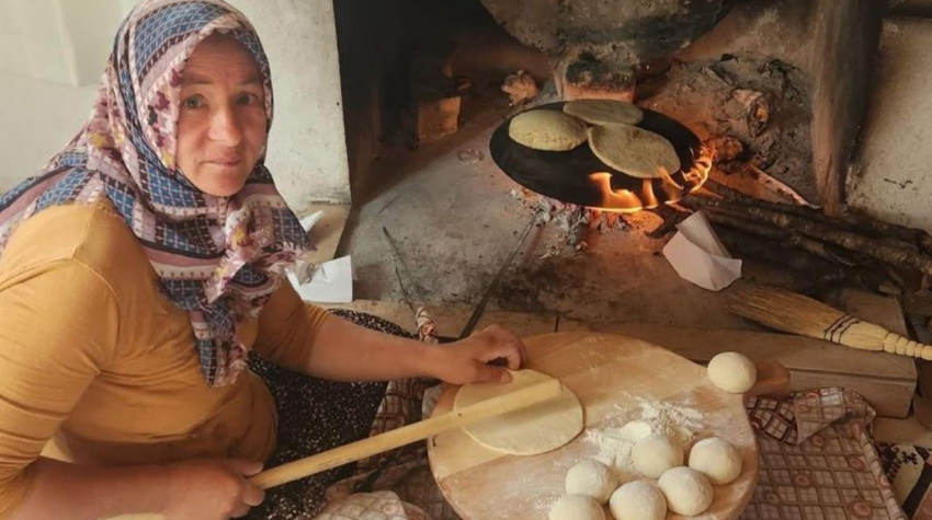 Köy Bazlaması Tarifi: Odun Ateşinde ve Tavada