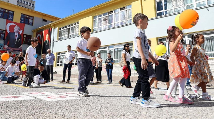 Tatil Bitti: Yeni Eğitim Öğretim Yılı Bugün Başladı! Öğrencileri Neler Bekliyor?