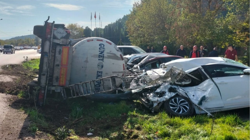Balıkesir Susurluk Yolunda Tanker Devrildi! 7 Araç Hasar Gördü
