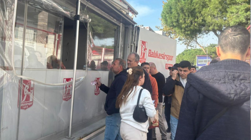 Balıkesirspor Taraftarından Yoğun İlgi! Bilet Sırası Oluştu