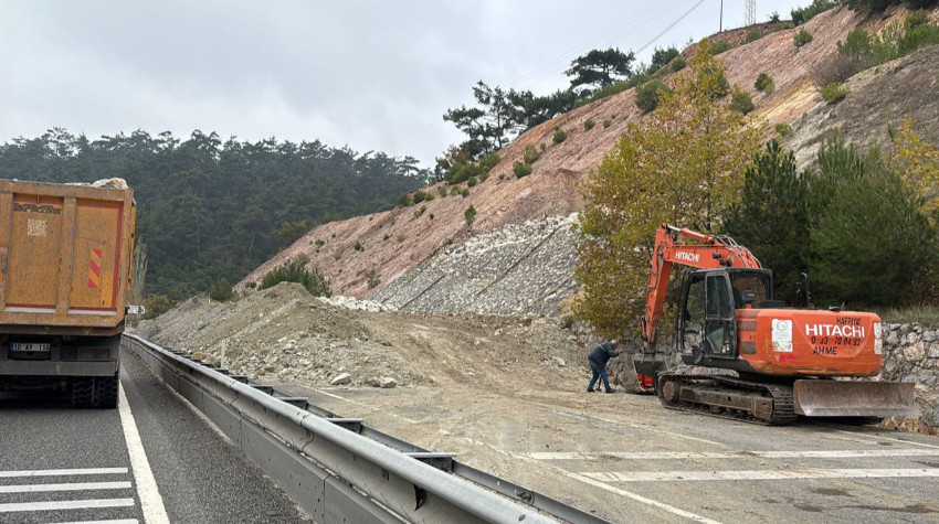 Balıkesir–Edremit Karayolunda İstinat Duvarı Onarımı: Trafik Tek Şeritten Sağlanıyor