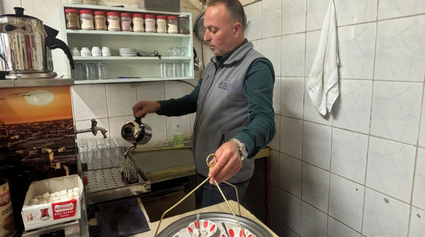 Çaycı Mustafa Yıldız "Bir Zamanlar Üç Çay İçen Şimdi Bir Tane İçiyor"