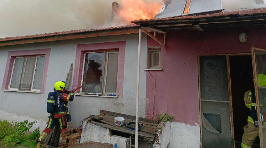 Karesi'de Ev Yangını Korkuttu! İşte O Anlar