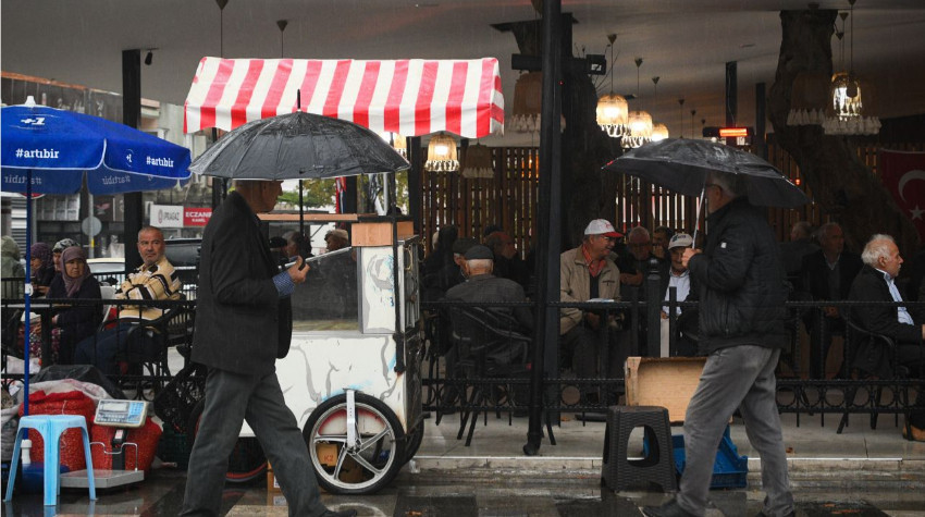 Sındırgı’da Depremden Sonra Sokaklardan 'Anlamlı' Kareler