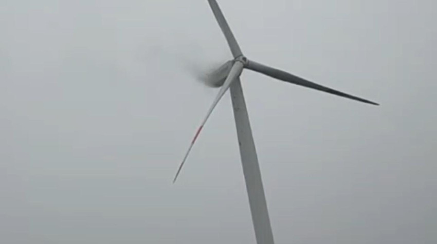 Rüzgar Türbinine Yıldırım Düştü: Yangın Çıktı