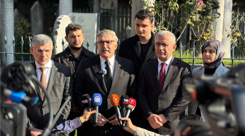 AK Parti’den Sezai Karakoç’un Kabrine Anlamlı Ziyaret “Çağın Vicdanına” Hüzünlü Bir Selam