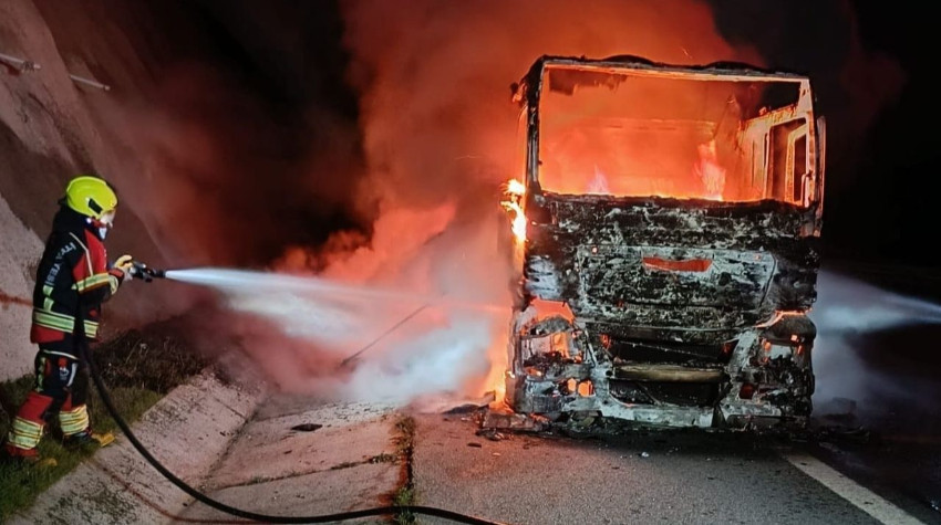 İstanbul-İzmir Otoyolu’nda Gece Yarısı Tır Yangını