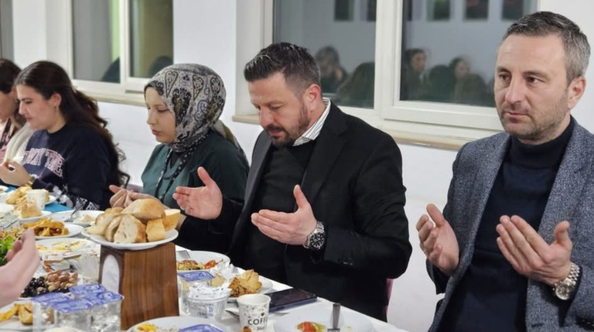 AK Parti Sağlıkçılarla Sahurda