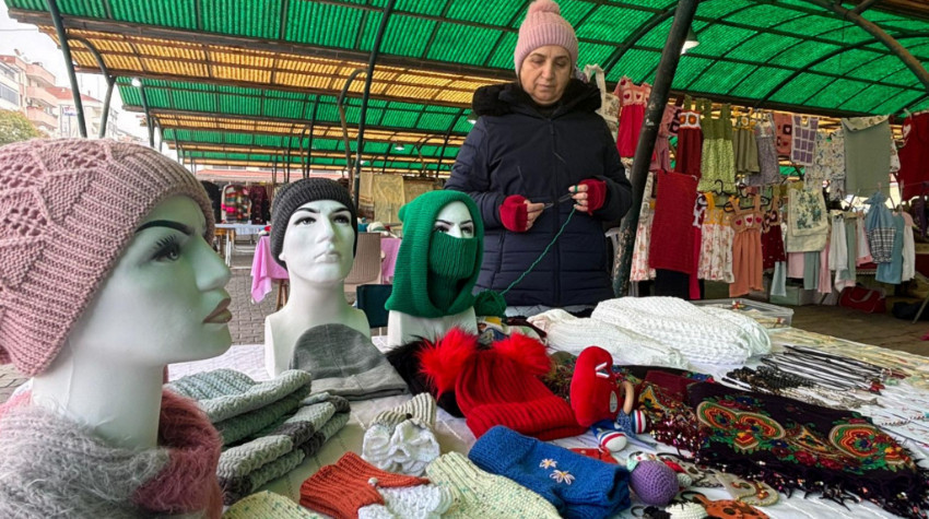 Balıkesir’de 1 Kadın Yörük Motiflerini Çantalara Taşıdı