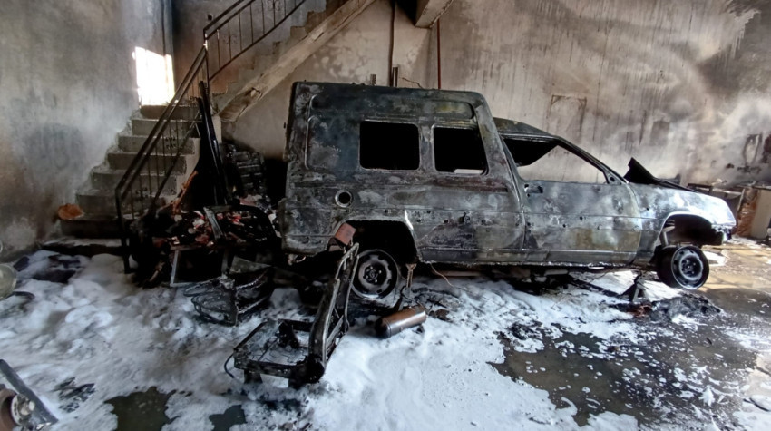 Balıkesir’de Kaporta Dükkanında 2 Araç Yandı