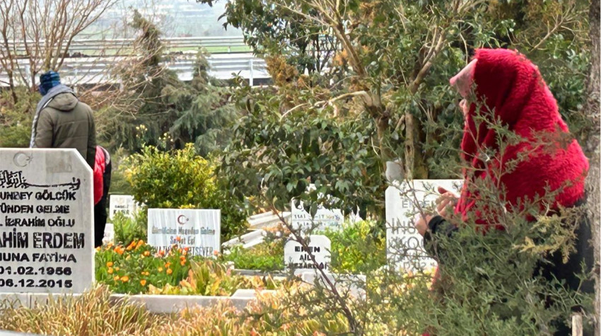 Balıkesir Çınarlıdere Doldu Taştı: Arefe Günü Sessiz Kalabalık