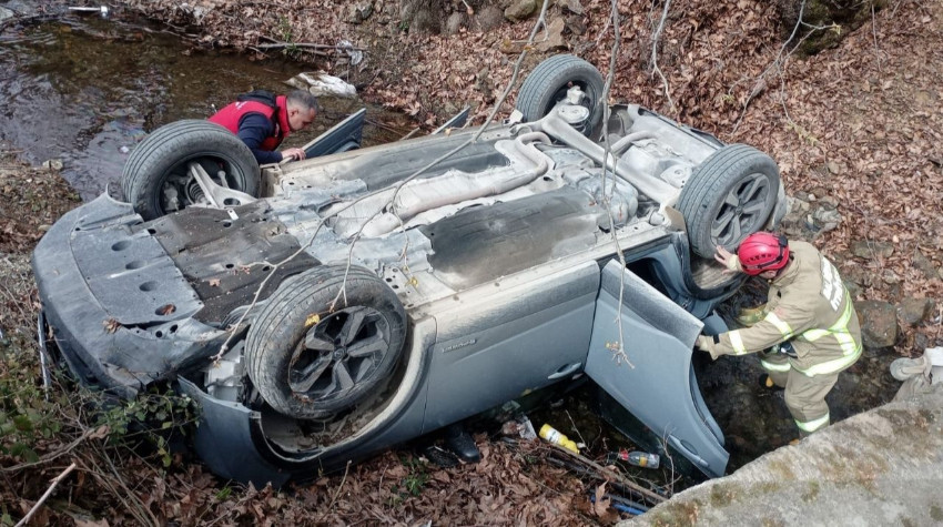 Zeytinli’de Araç Dereye Uçtu: 5 Yaralı