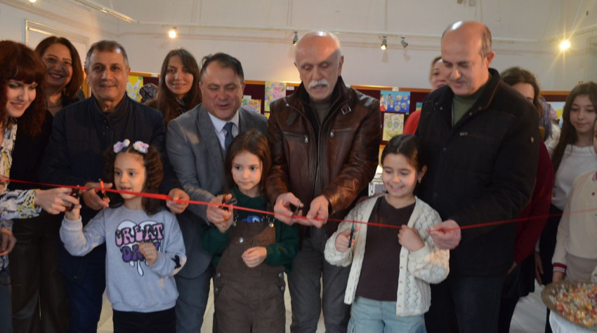 Balıkesir’de “İyiliğin Renkleri” Sergisi Açıldı: Minik Ellerden Büyük Mesaj