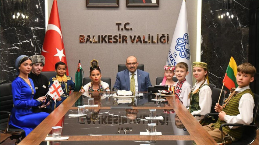 Balıkesir Valisi 23 Nisan'da: 'Barış ve Kardeşlik Tohumu' Mesajı Verdi