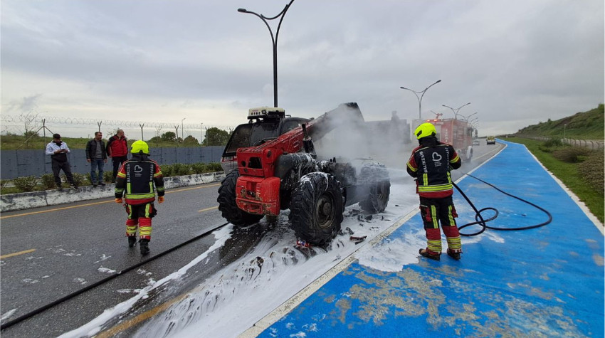 Balıkesir Altıeylül’de OSB Bağlantı Yolunda İş Makinesi Yangını!