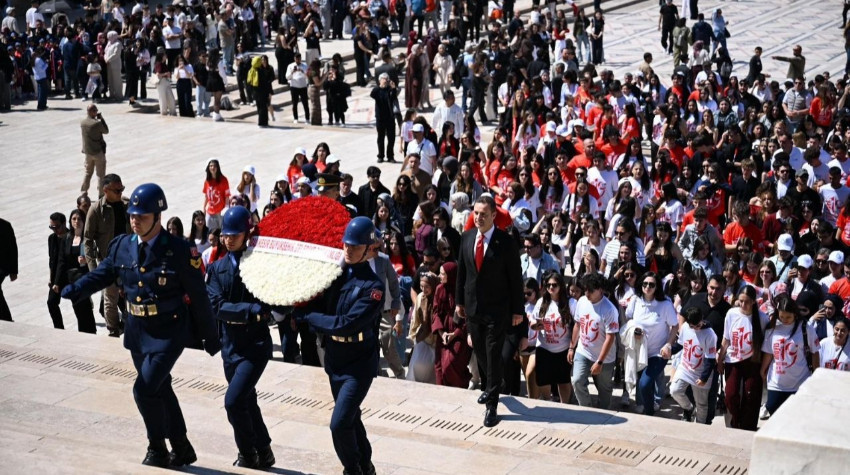 Başkan Akın ve 1071 Balıkesirli Genç Anıtkabir’de