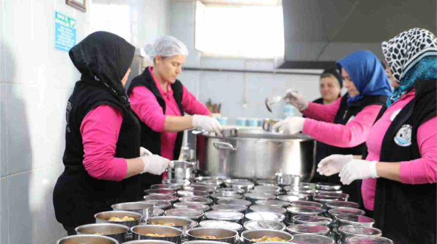 Burhaniye’de 5 Bin Destek Kapıya Gitti
