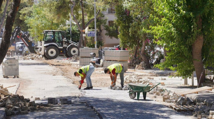 Başkan Ergin: Ayvalık’ta Bozulan Yollar Yenileniyor