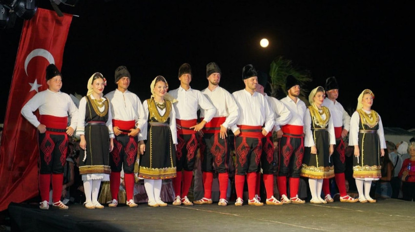 Ayvalık’ta 750 Dansçı Sahne Aldı