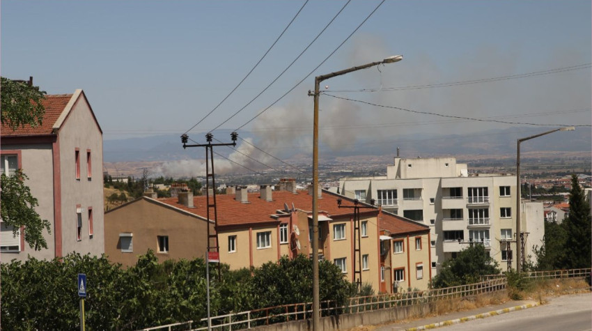 Balıkesir’de Gökyüzünü Kara Duman Kapladı