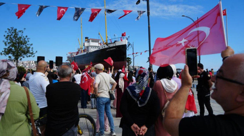Bandırma Vapuru Müzesi Karadan Yürütülerek Taşındı